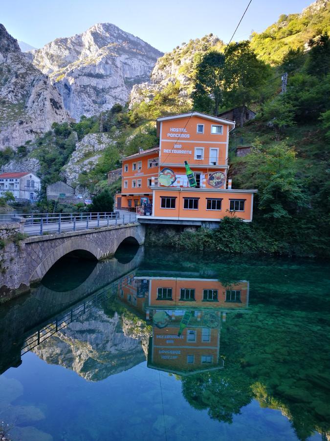 Hostal Poncebos Hotel Exterior photo